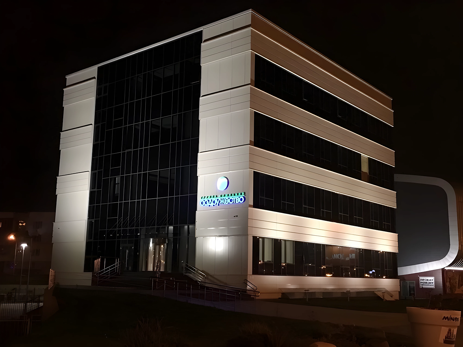 Офисное здание на проспекте Победителей